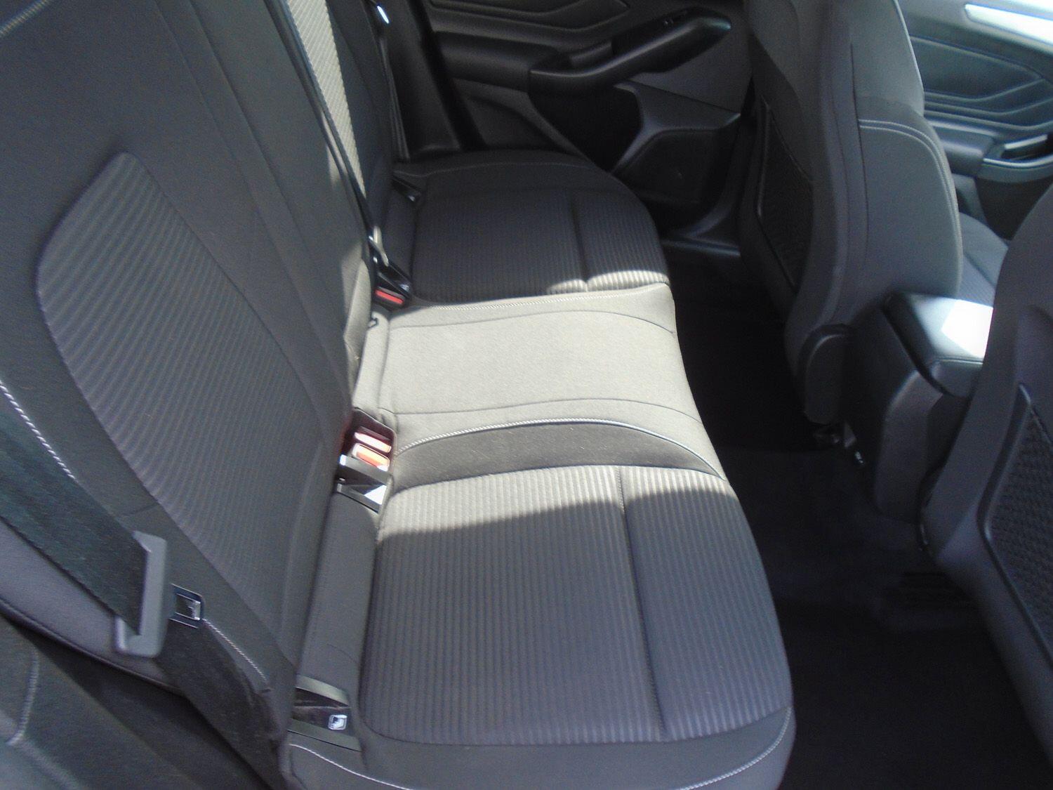 Ford Focus view 9