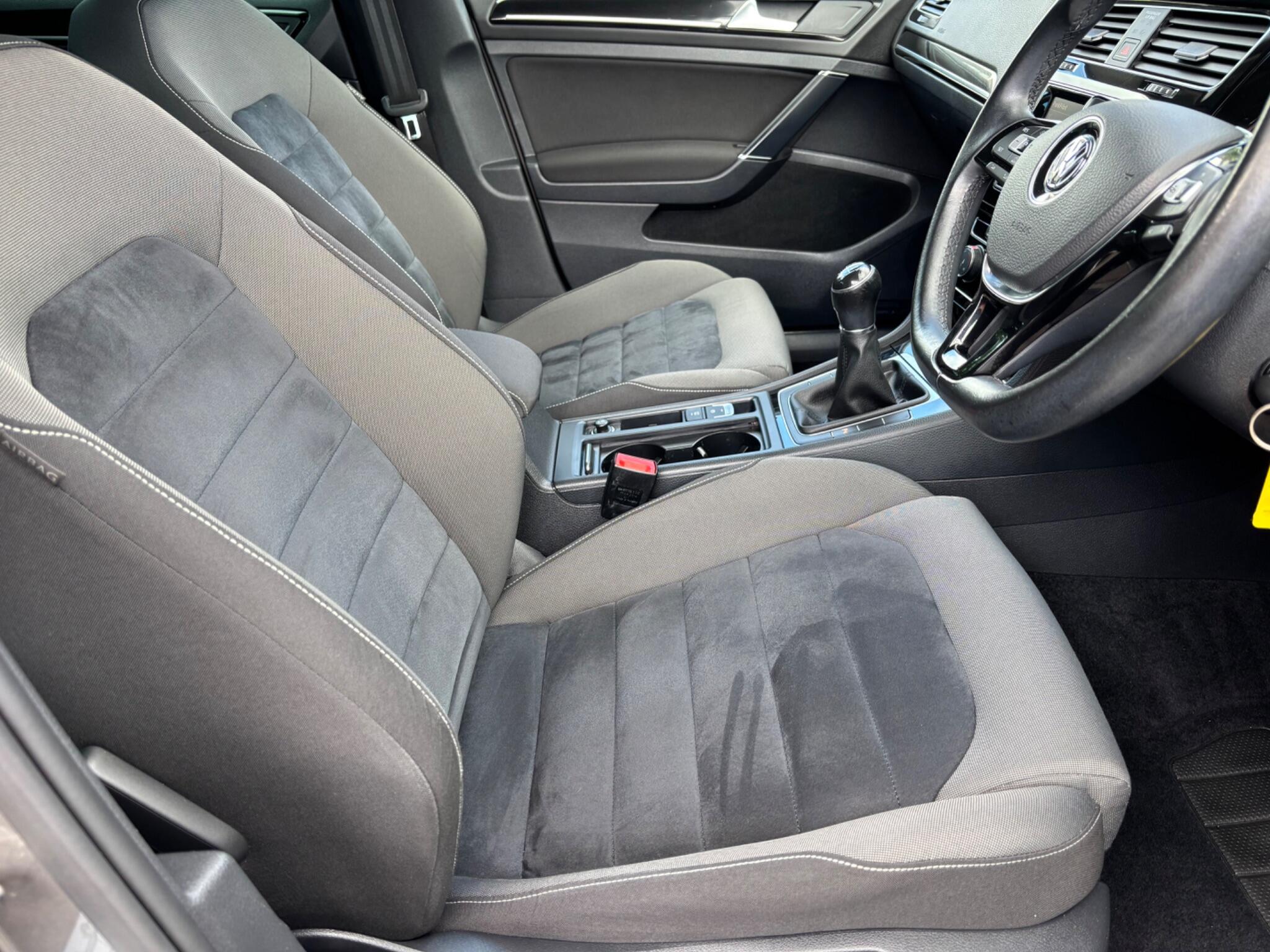Volkswagen Golf view 13