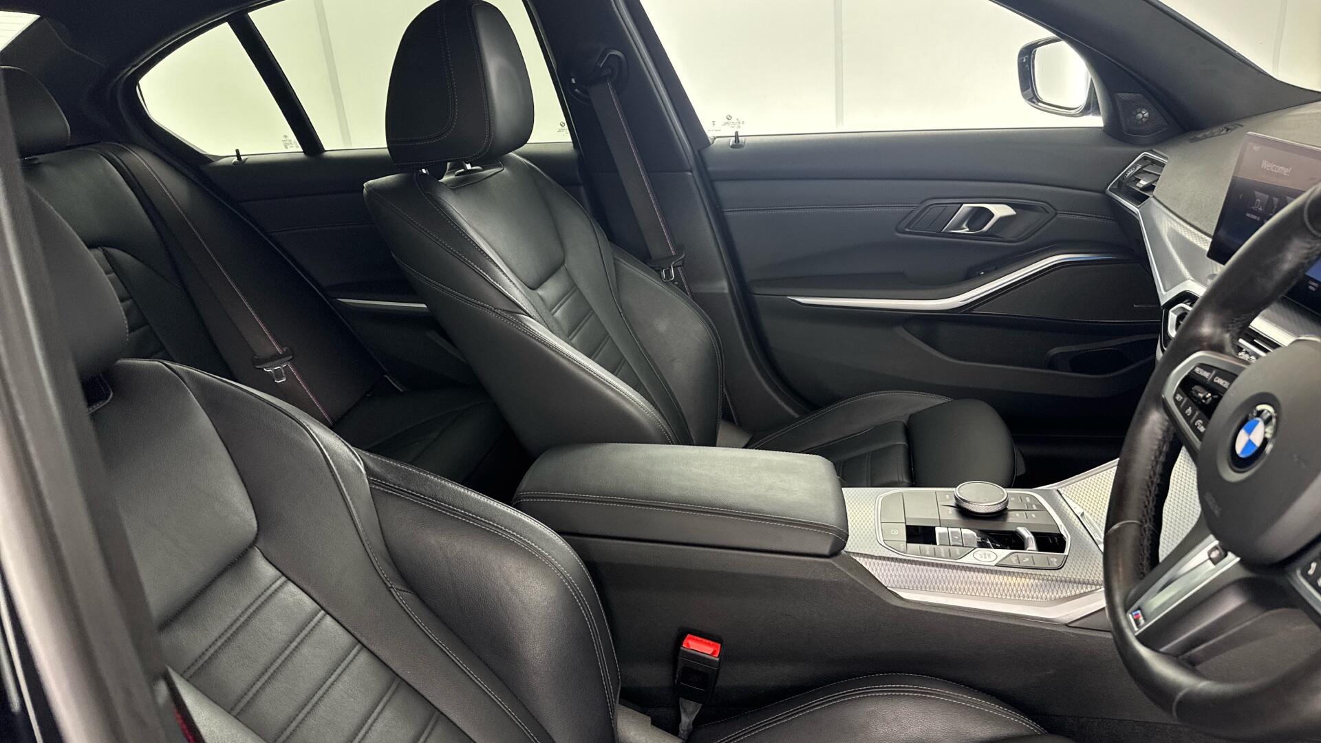 BMW 3 Series view 16