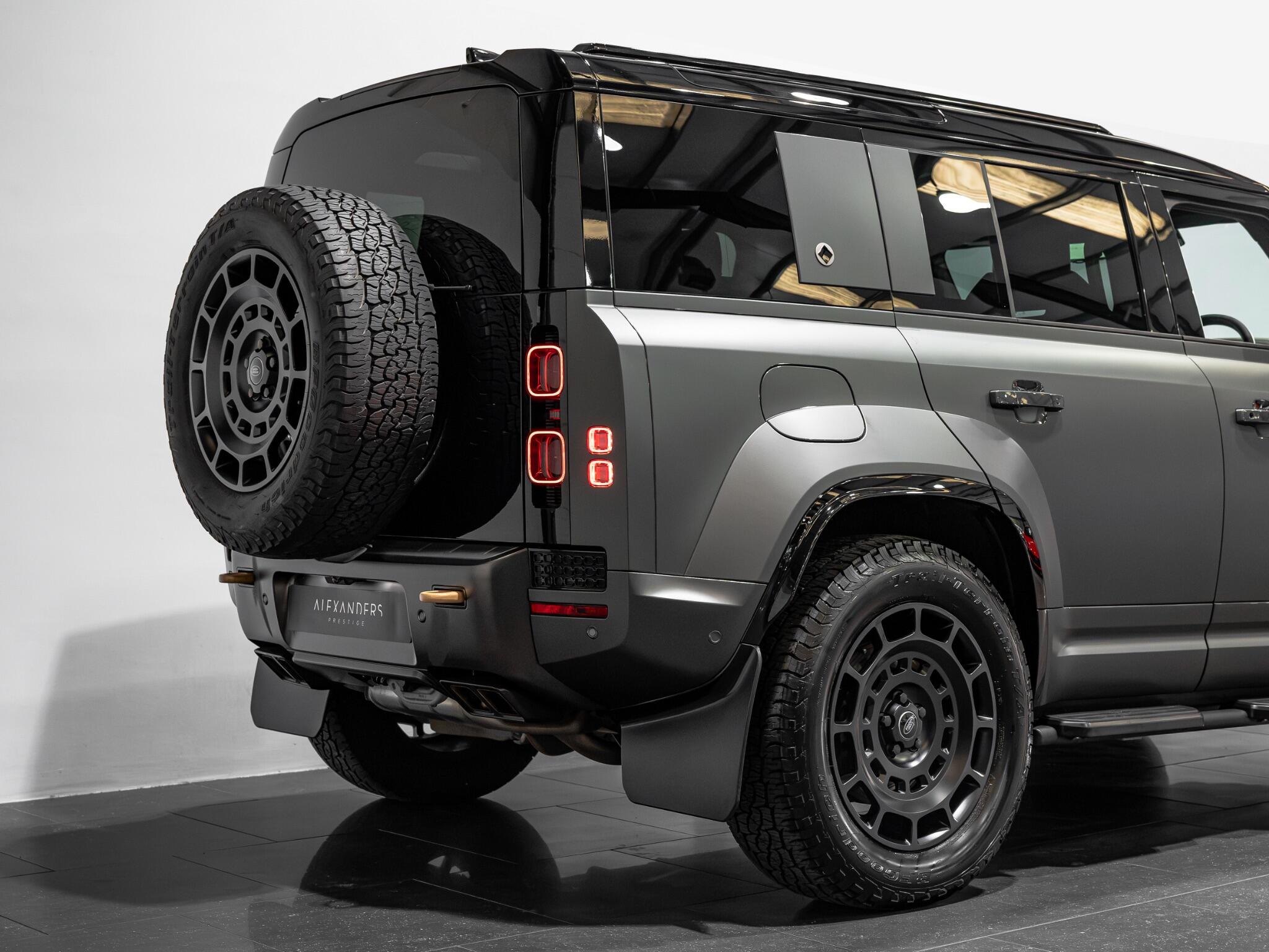 Land Rover Defender view 12