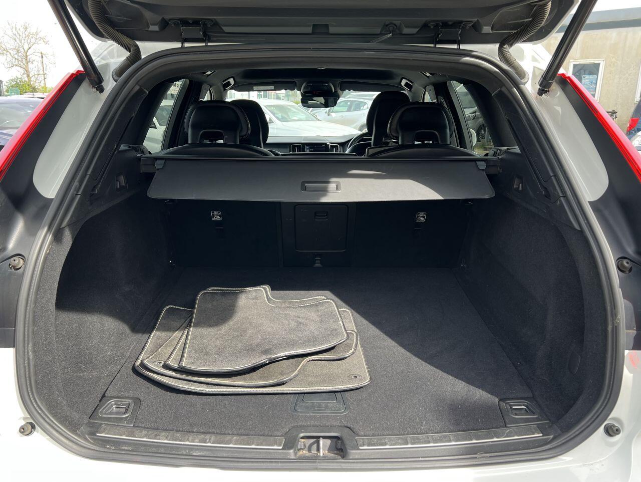 Volvo XC60 view 9