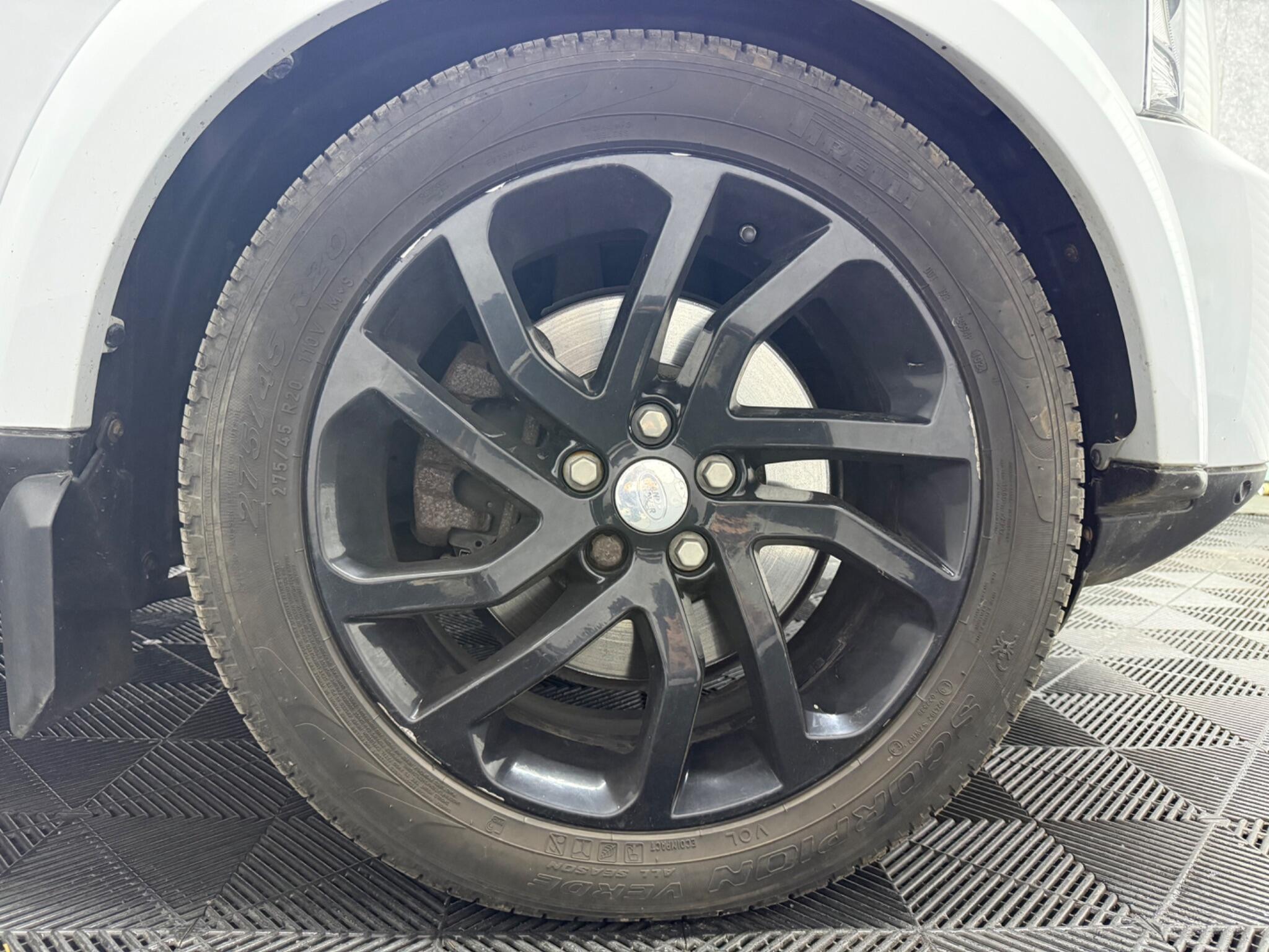 Land Rover Discovery 4 view 25