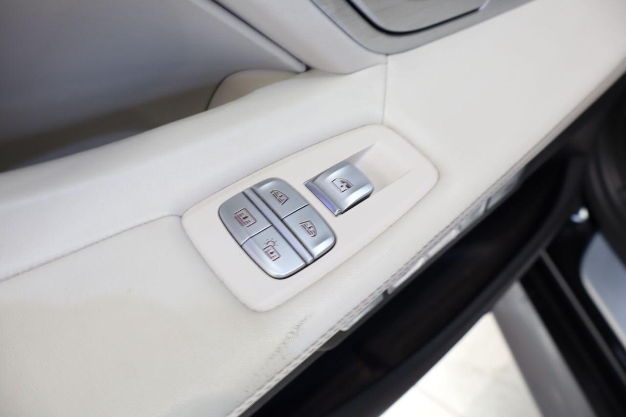 BMW 7 Series view 33