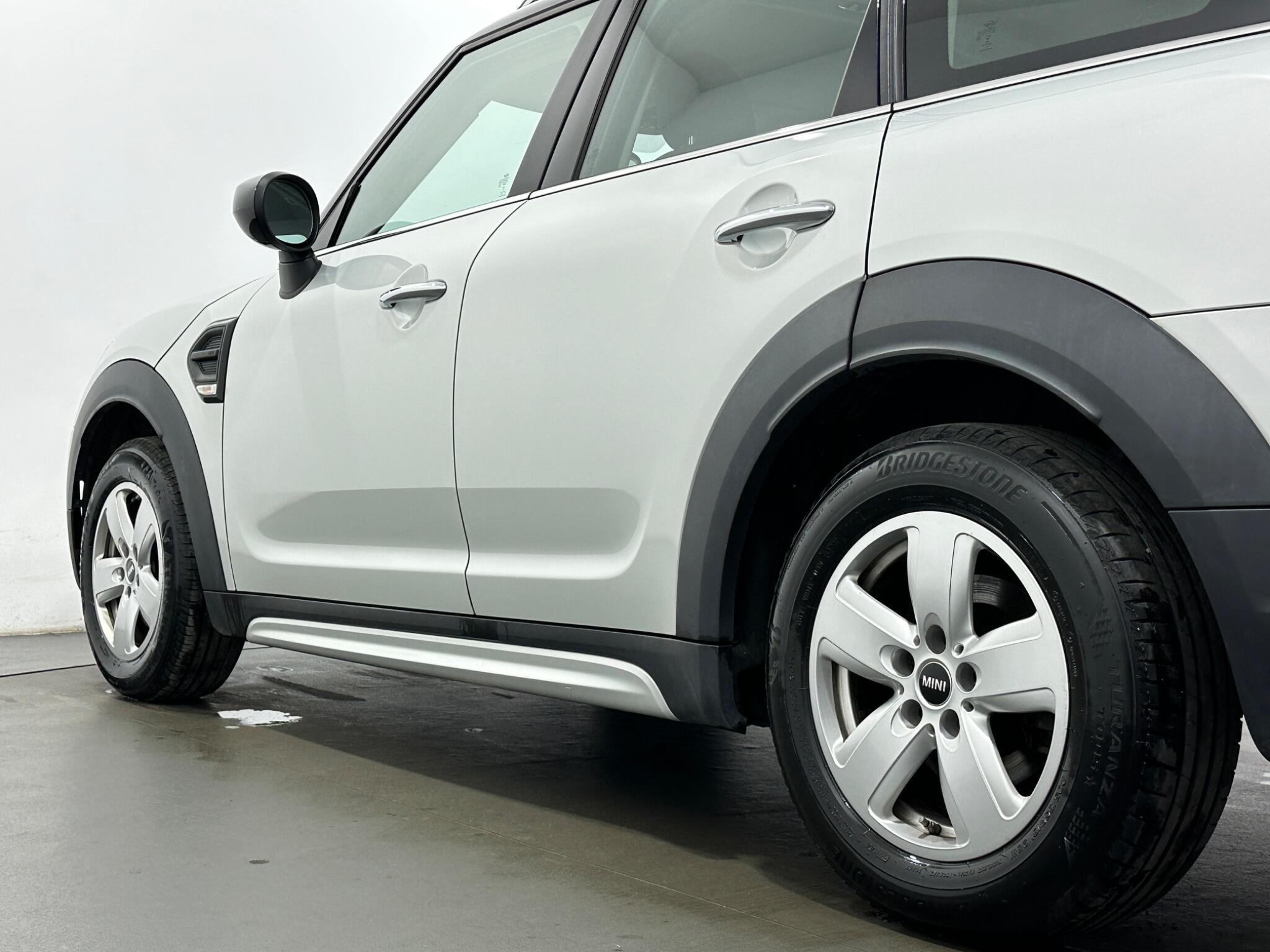 Mini Countryman view 50