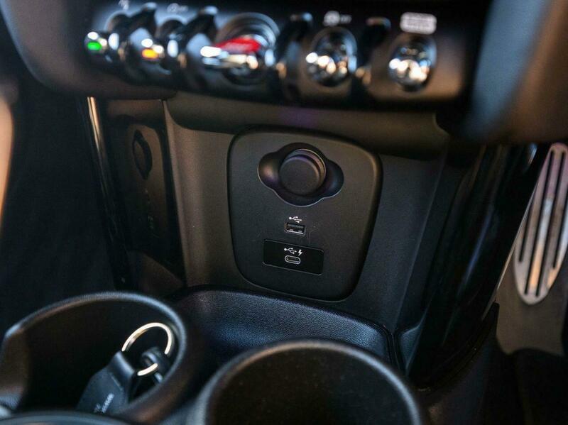 Mini Hatch view 32