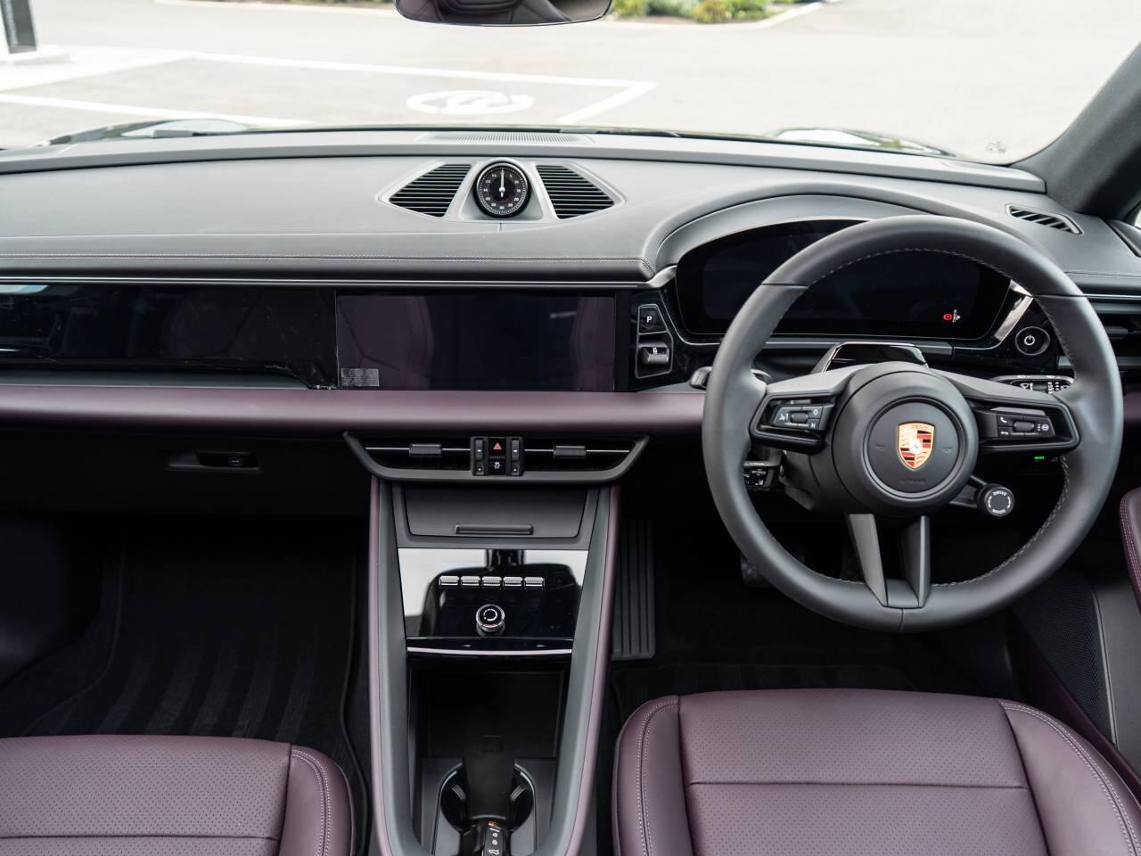 Porsche Macan view 29