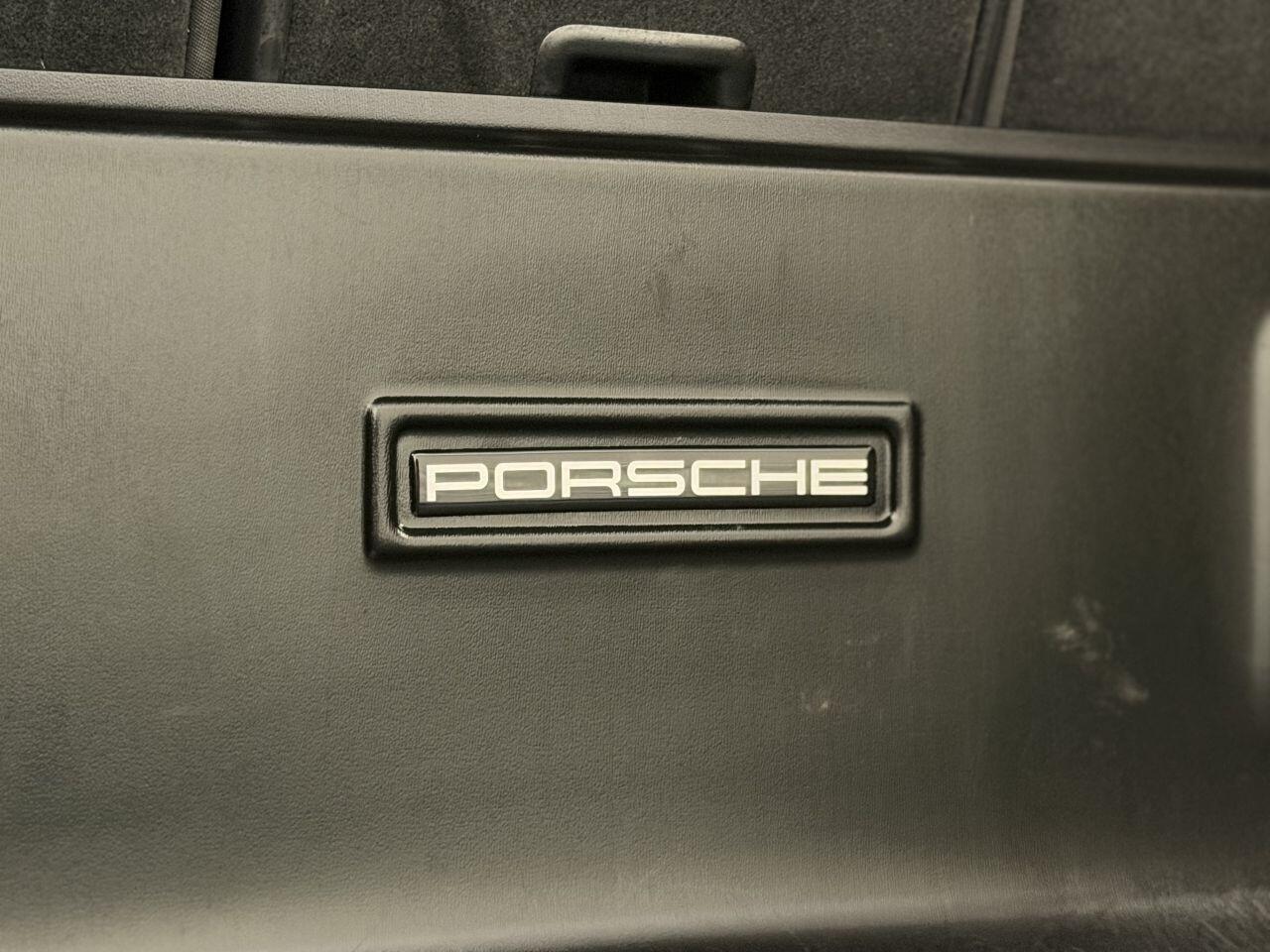 Porsche Macan view 15