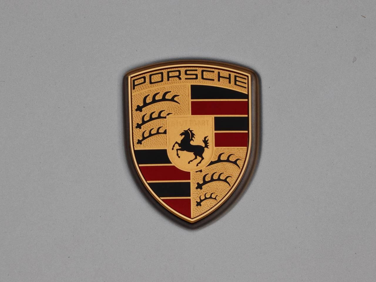 Porsche 911 view 32