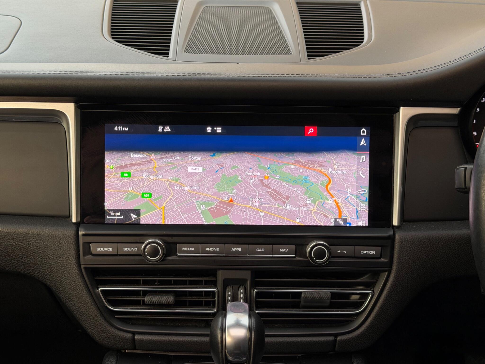 Porsche Macan view 35