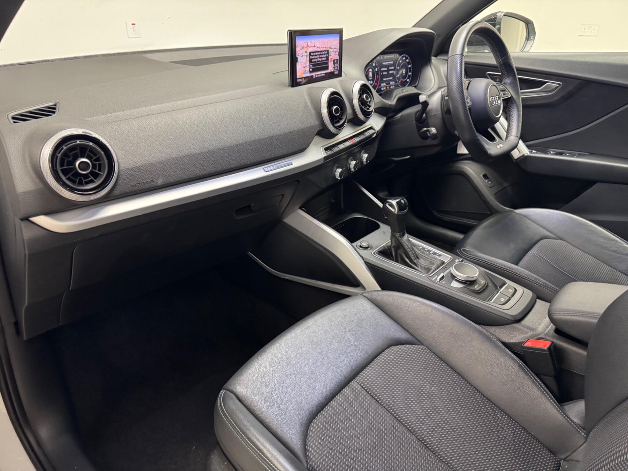 Audi Q2 view 8