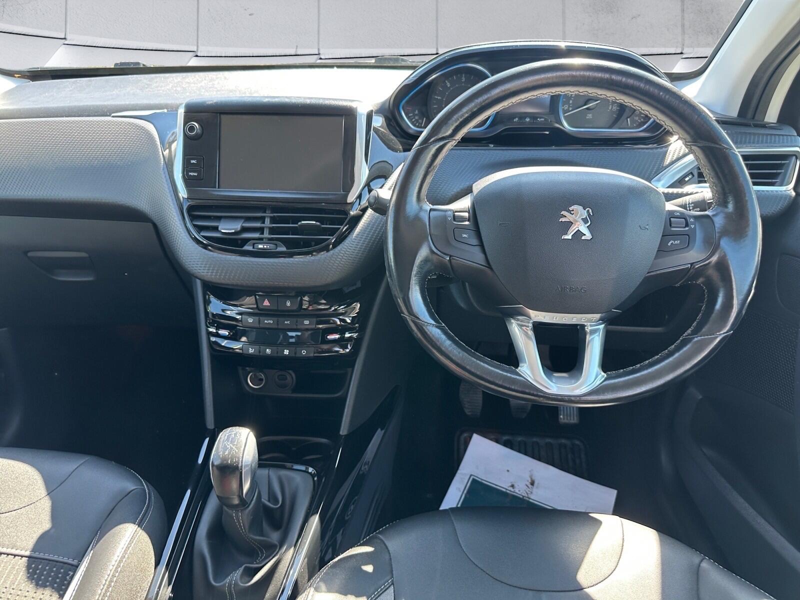 Peugeot 2008 view 9