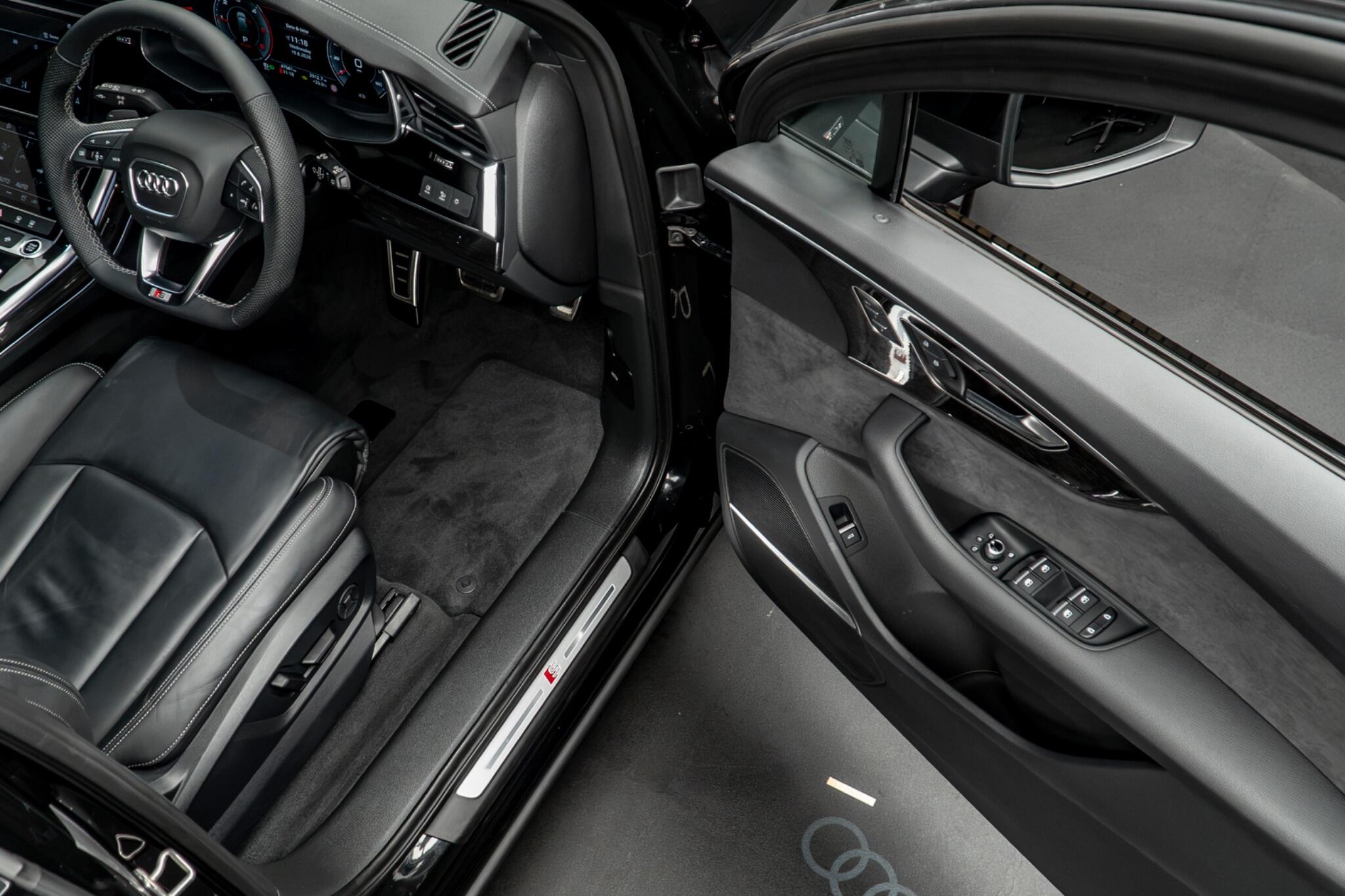 Audi Q7 view 28
