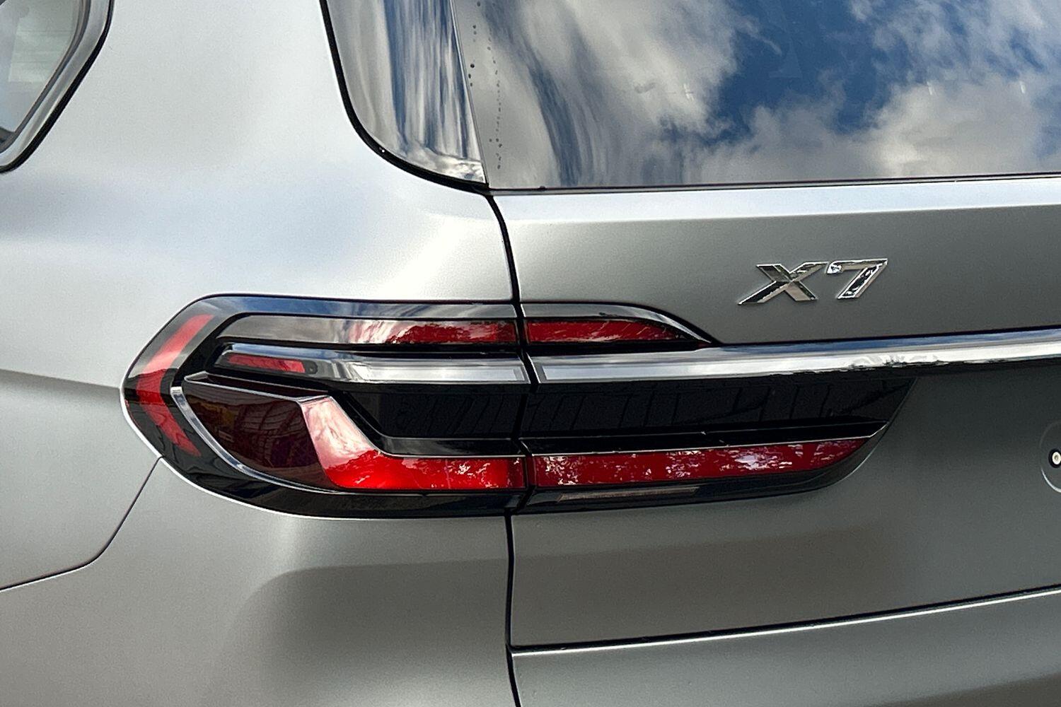 BMW X7 view 19