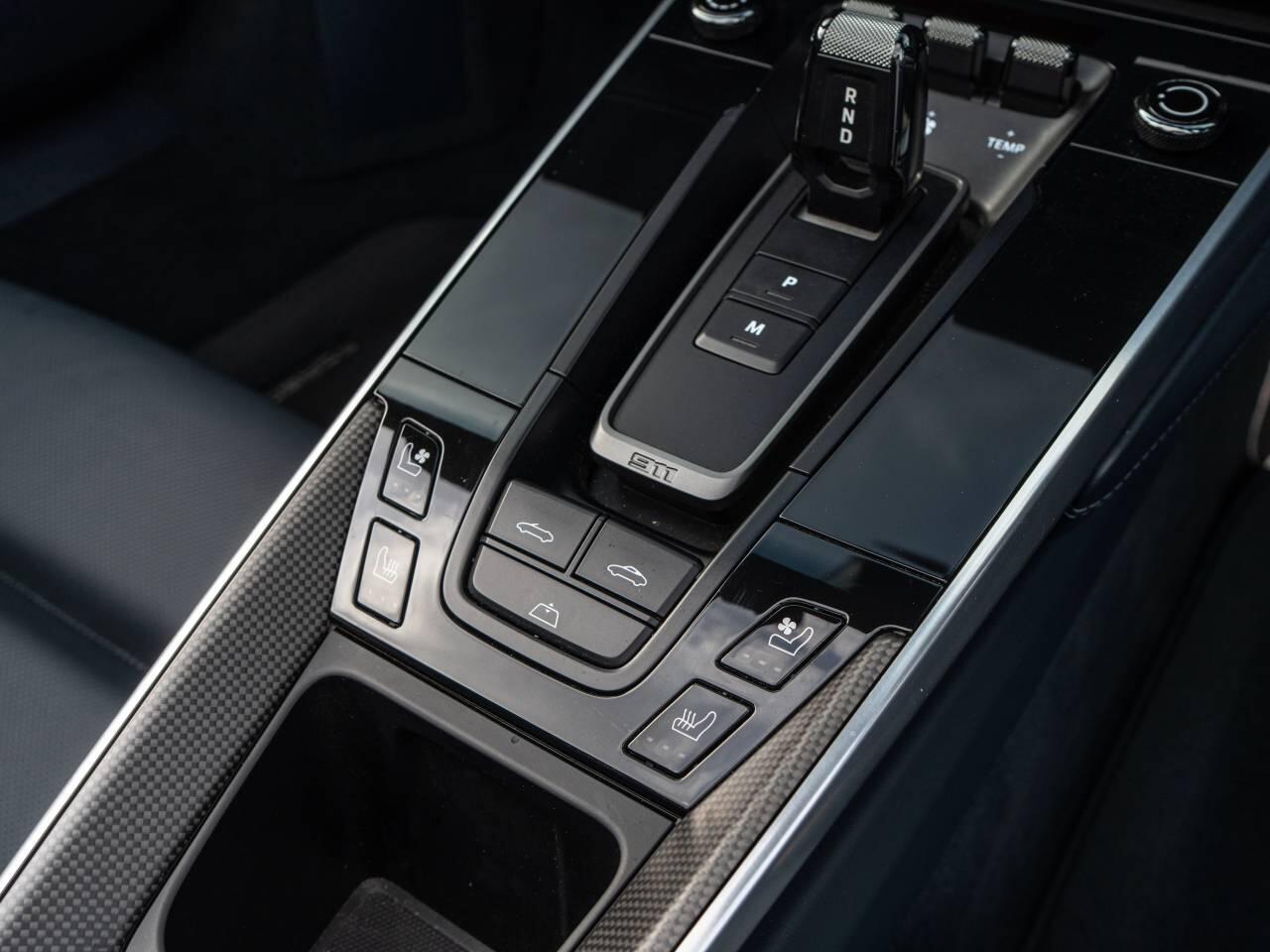 Porsche 911 view 31