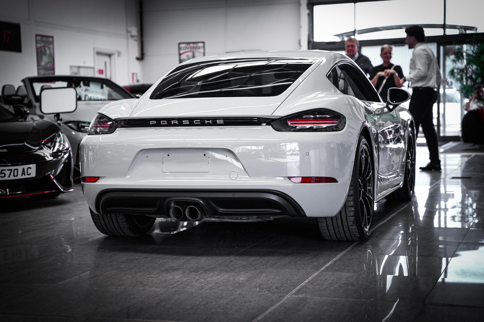 Porsche Cayman view 15