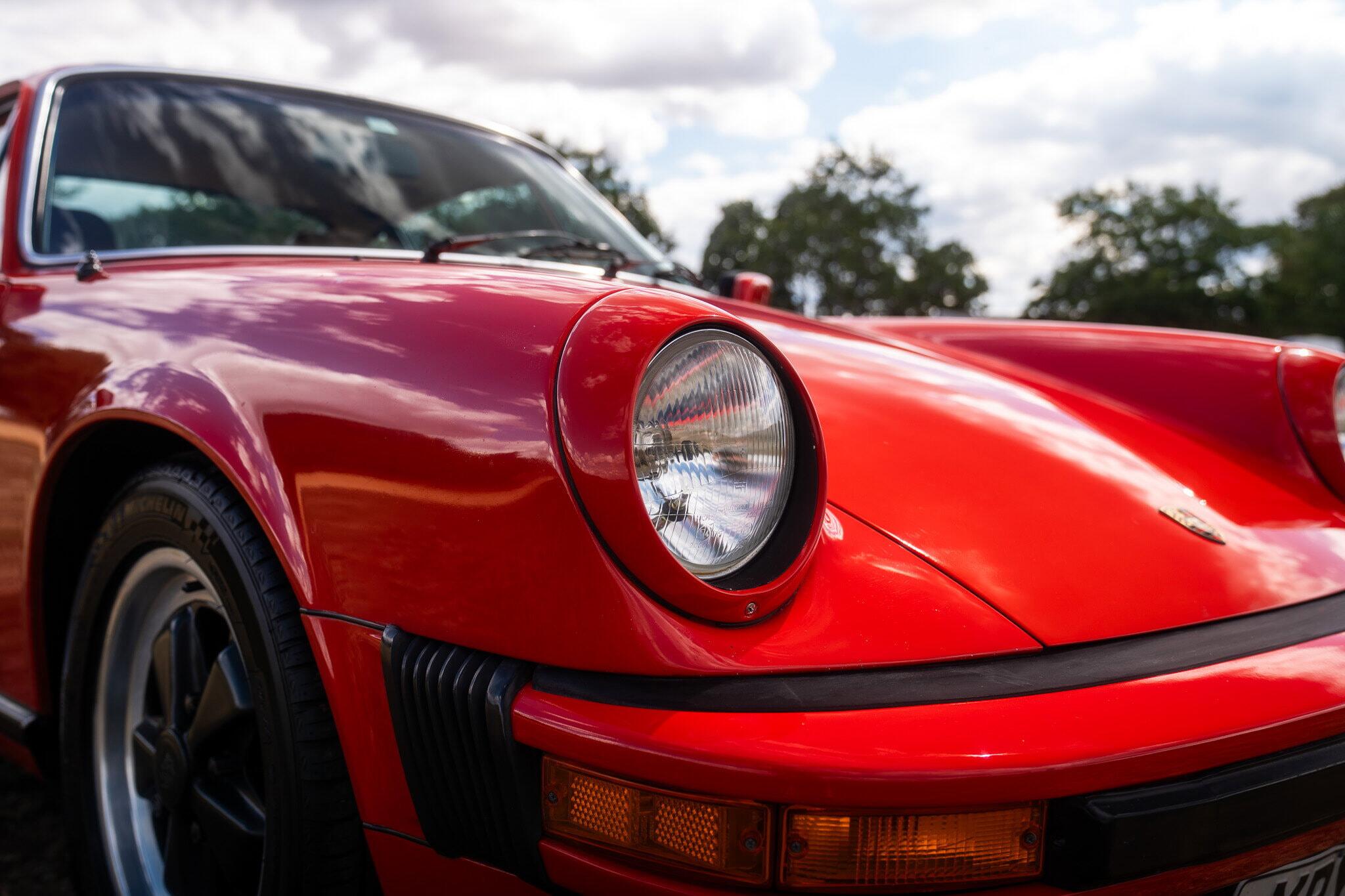 Porsche 911 view 37