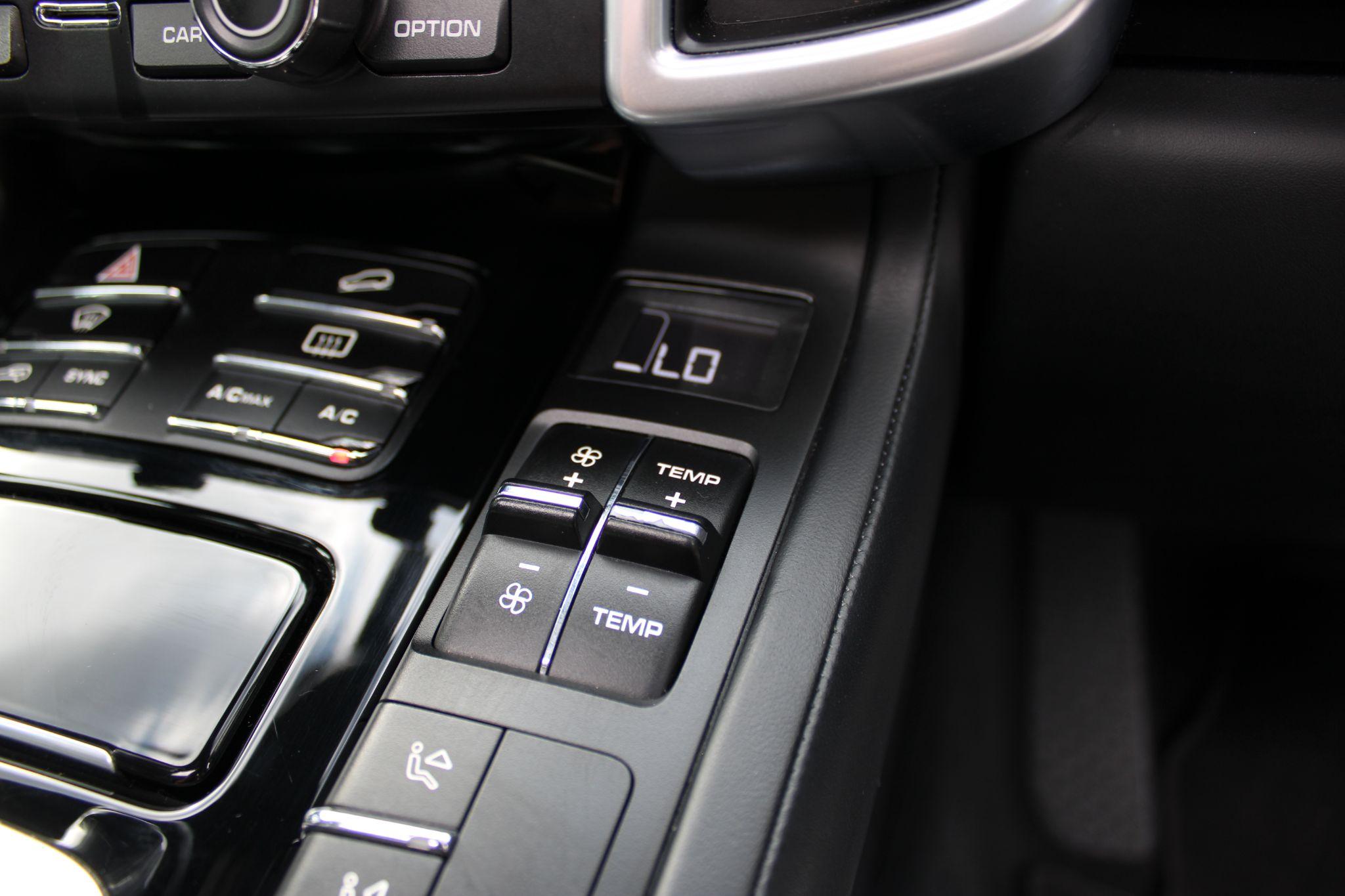 2016 Porsche Cayenne 4.2 TD V8 S TiptronicS 4WD Euro 6 (s/s) 5dr • 87,000 miles image 47