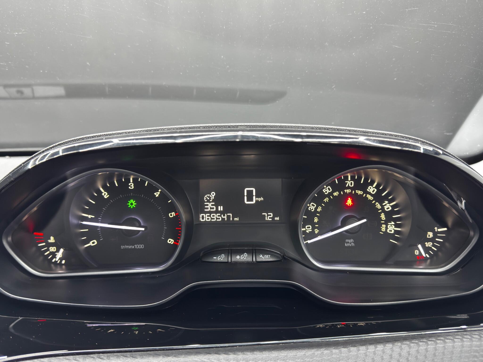 Peugeot 208 view 22