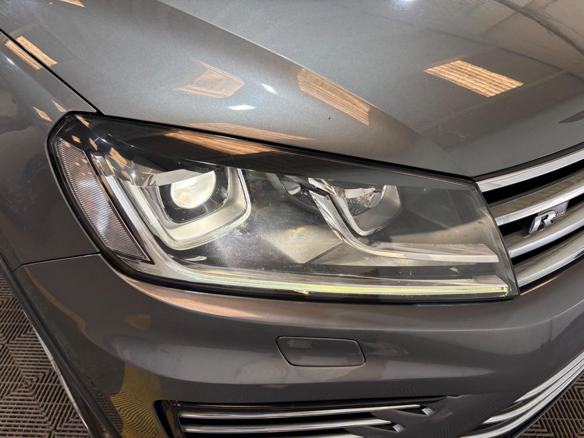 Volkswagen Touareg view 80