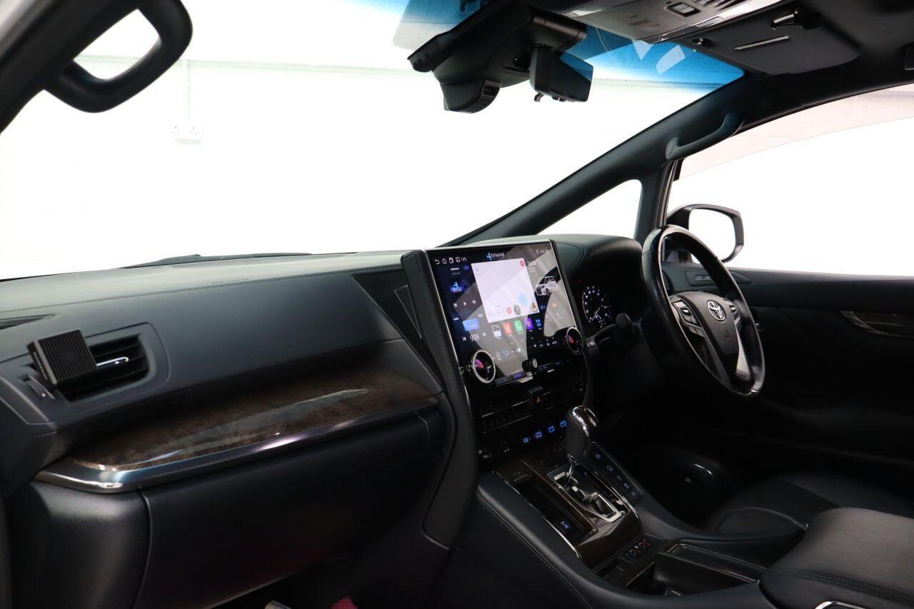 Toyota Alphard view 9