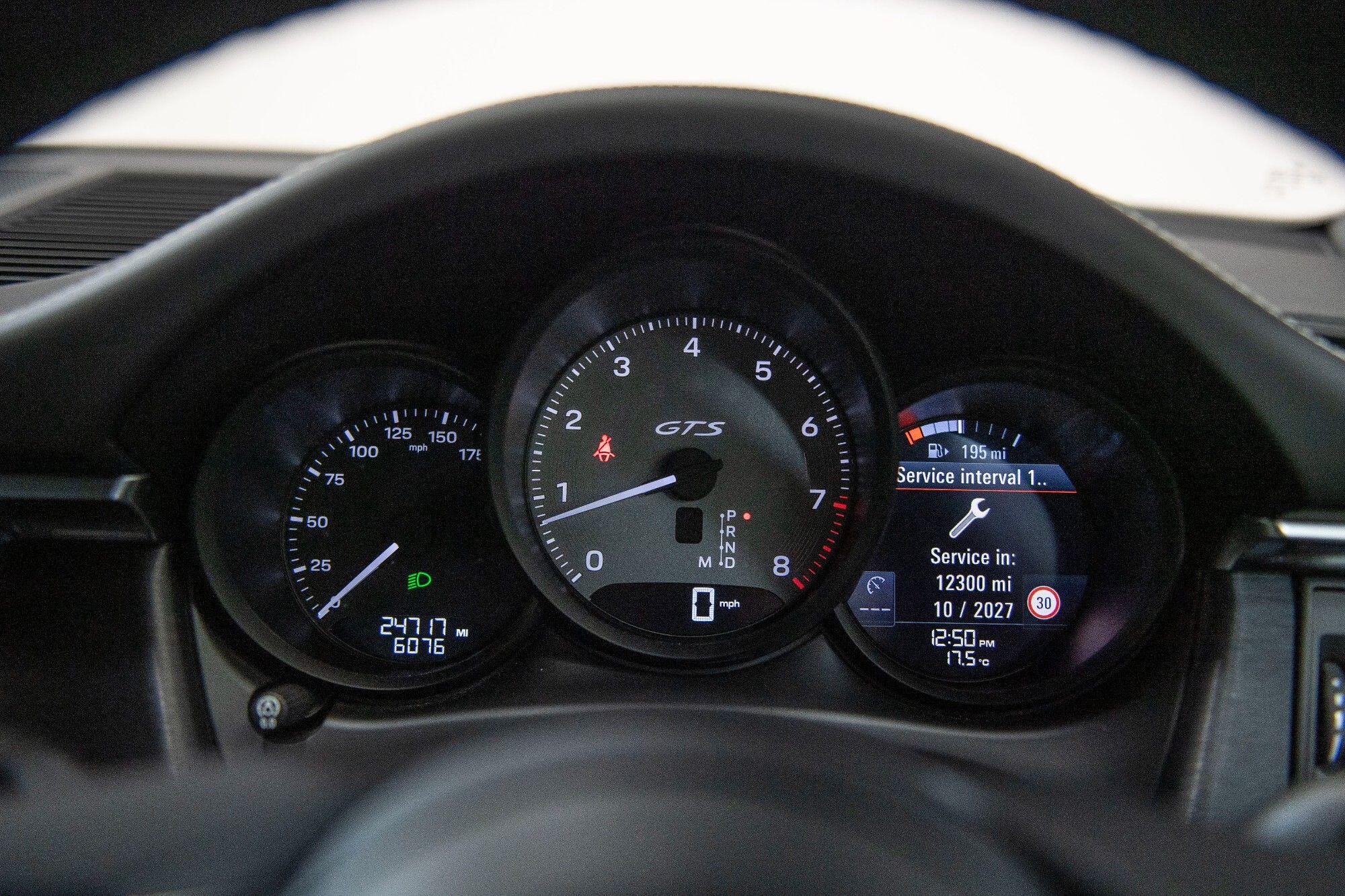 Porsche Macan view 18