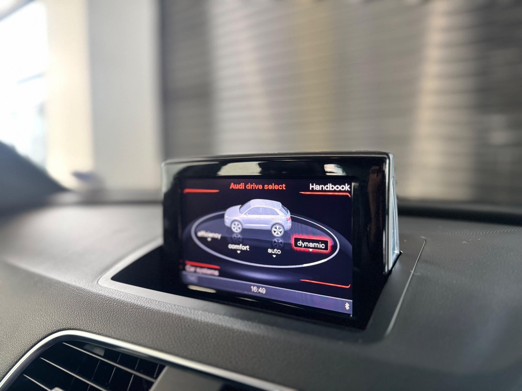 Audi Q3 view 33