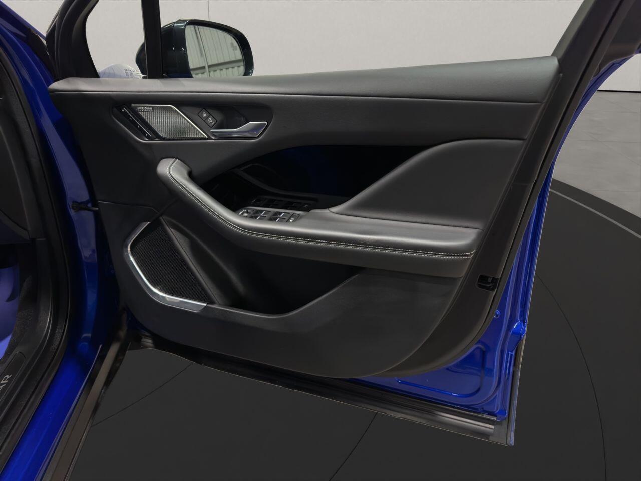 Jaguar I-Pace view 31