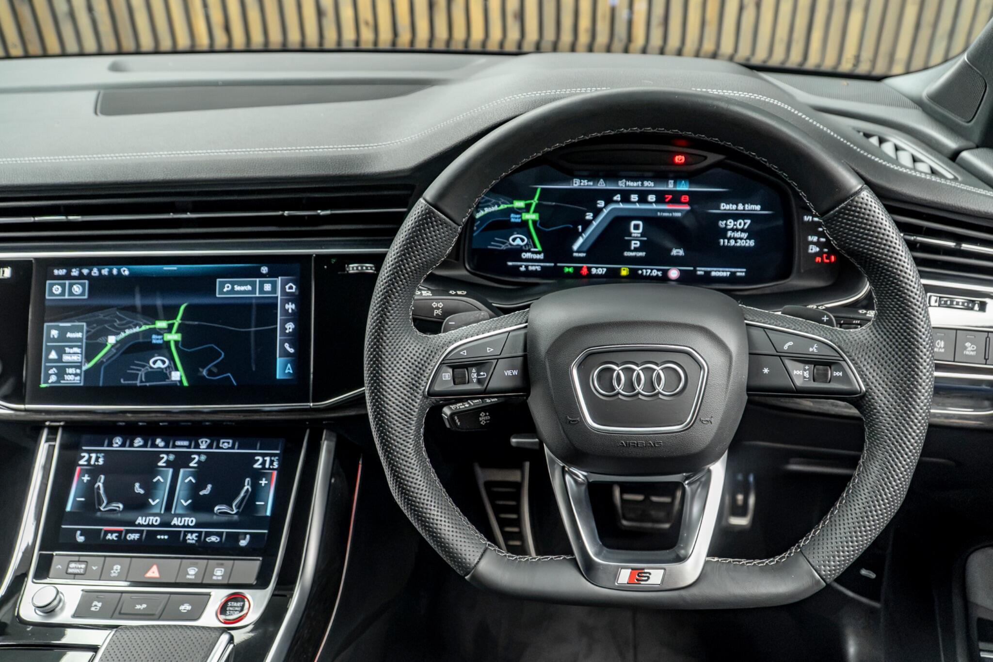Audi SQ7 view 27