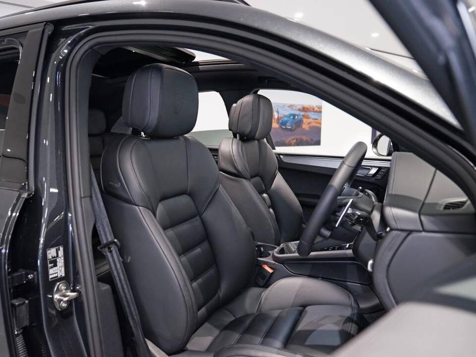 Porsche Macan view 7