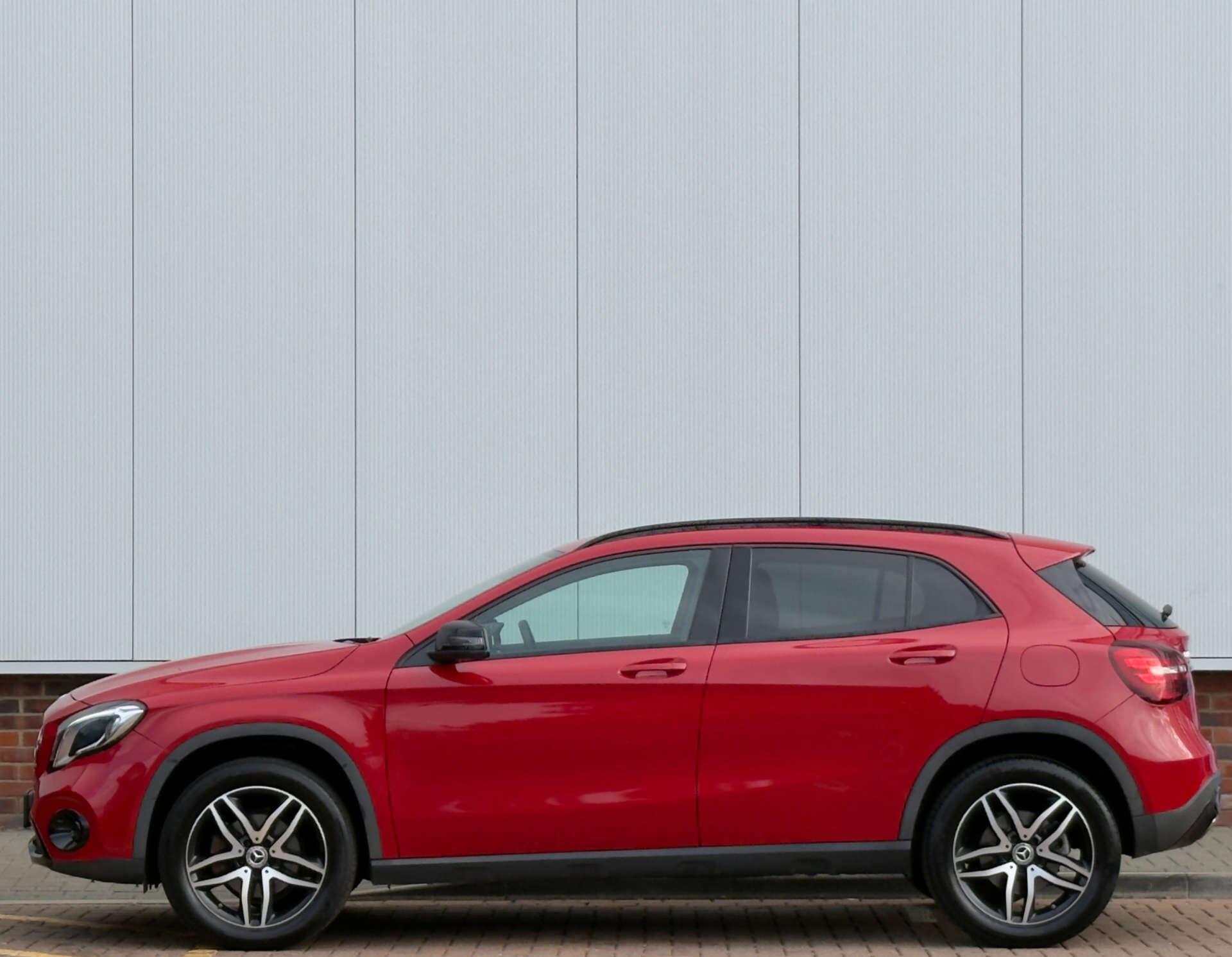 Mercedes-Benz GLA view 8