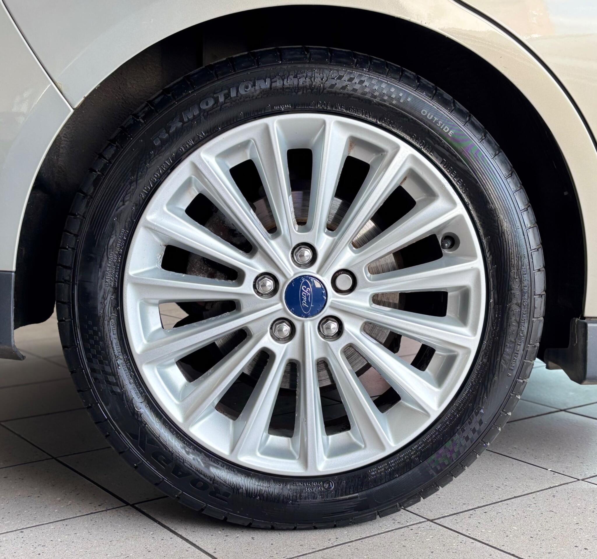 Ford C-Max view 17