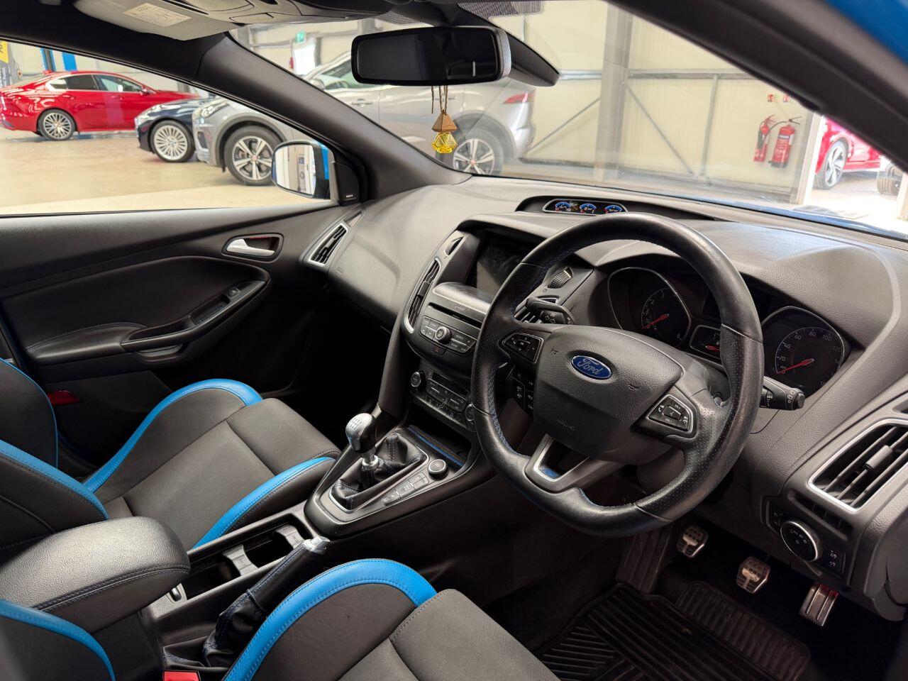 Ford Focus view 3