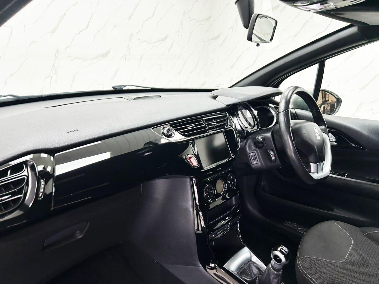 DS Automobiles DS 3 view 15