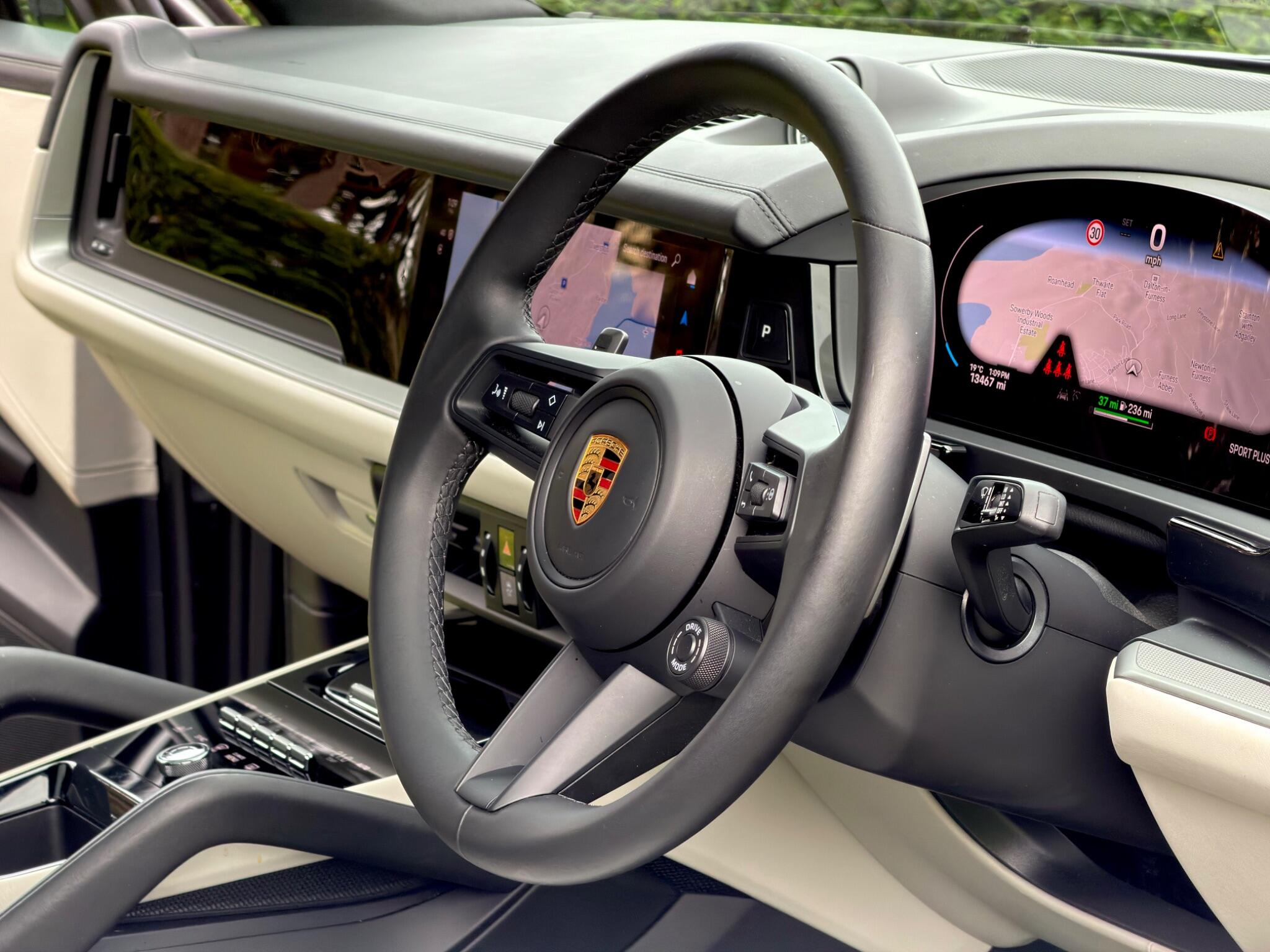 Porsche Cayenne view 28