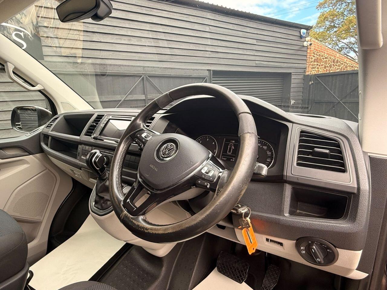 Volkswagen Transporter view 10