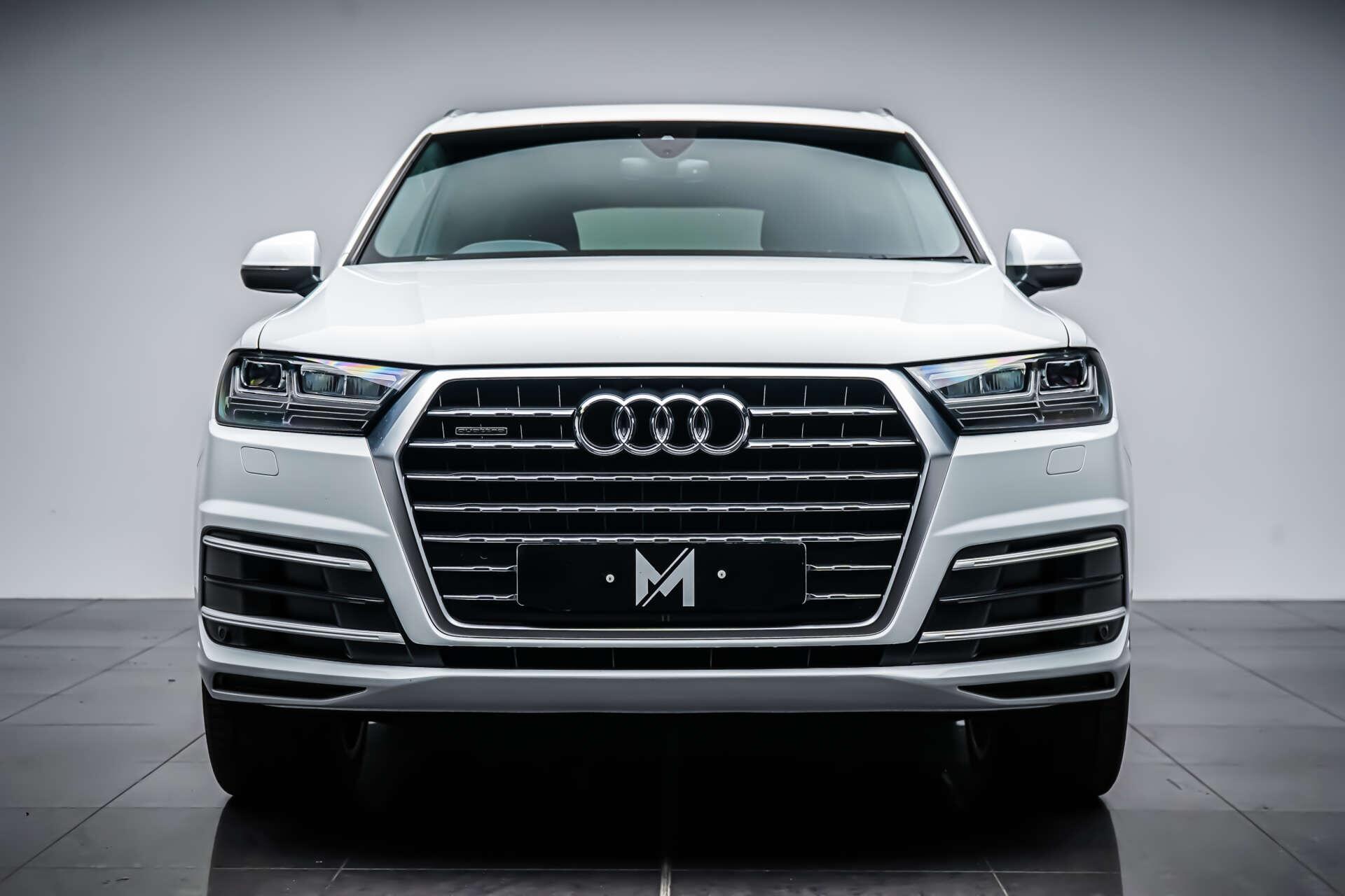 Audi Q7 view 2