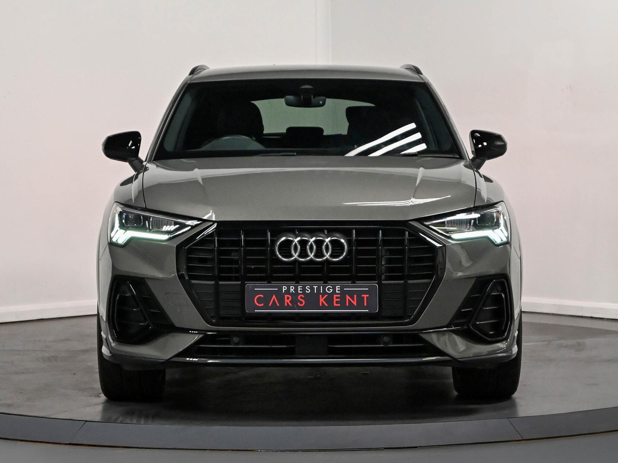 Audi Q3 view 21