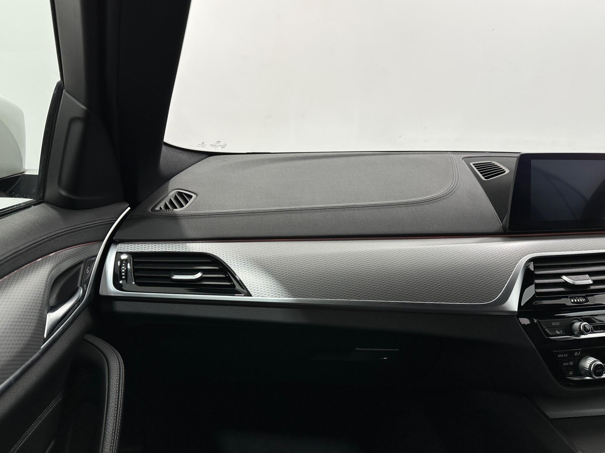 BMW 5 Series view 30