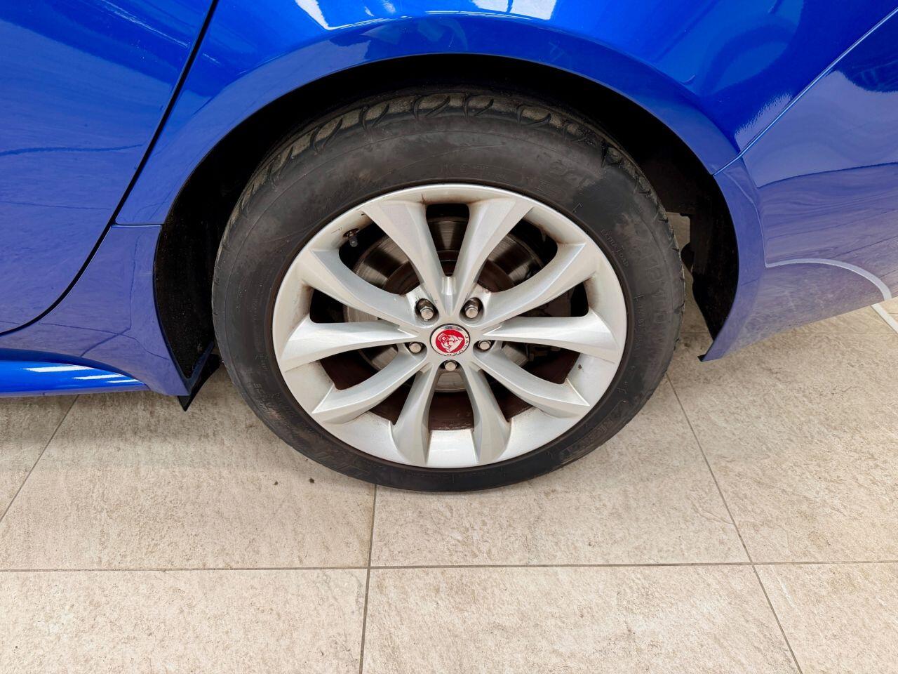 Jaguar XF view 29