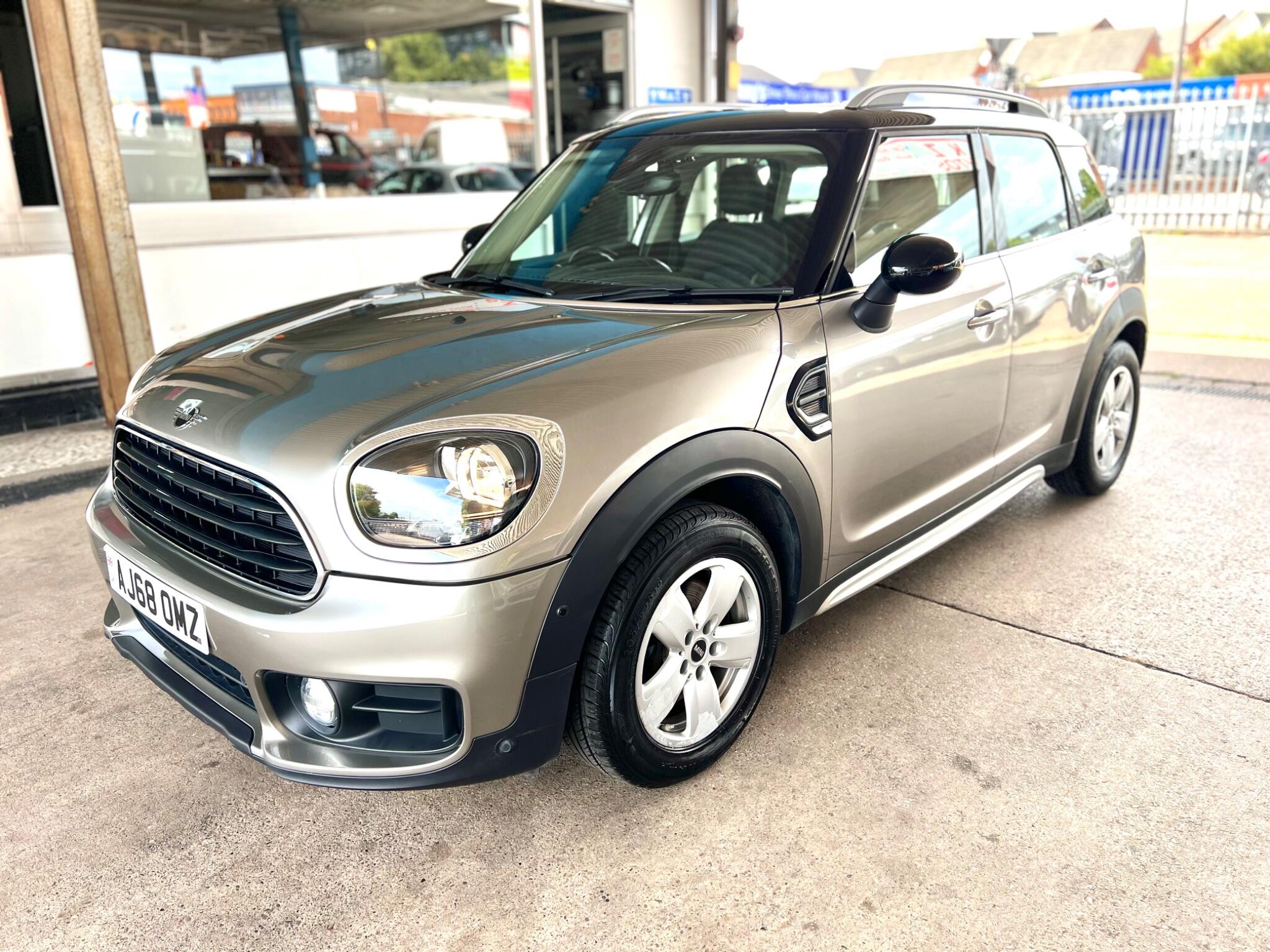 Mini Countryman view 3