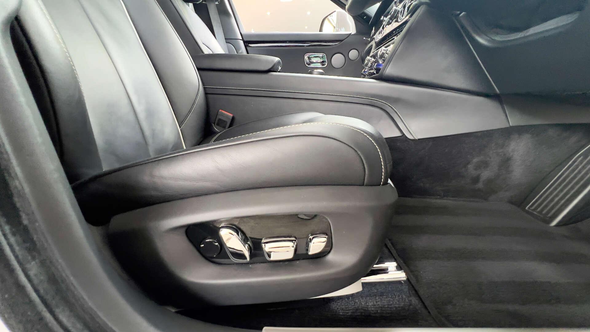 Rolls-Royce Ghost view 67