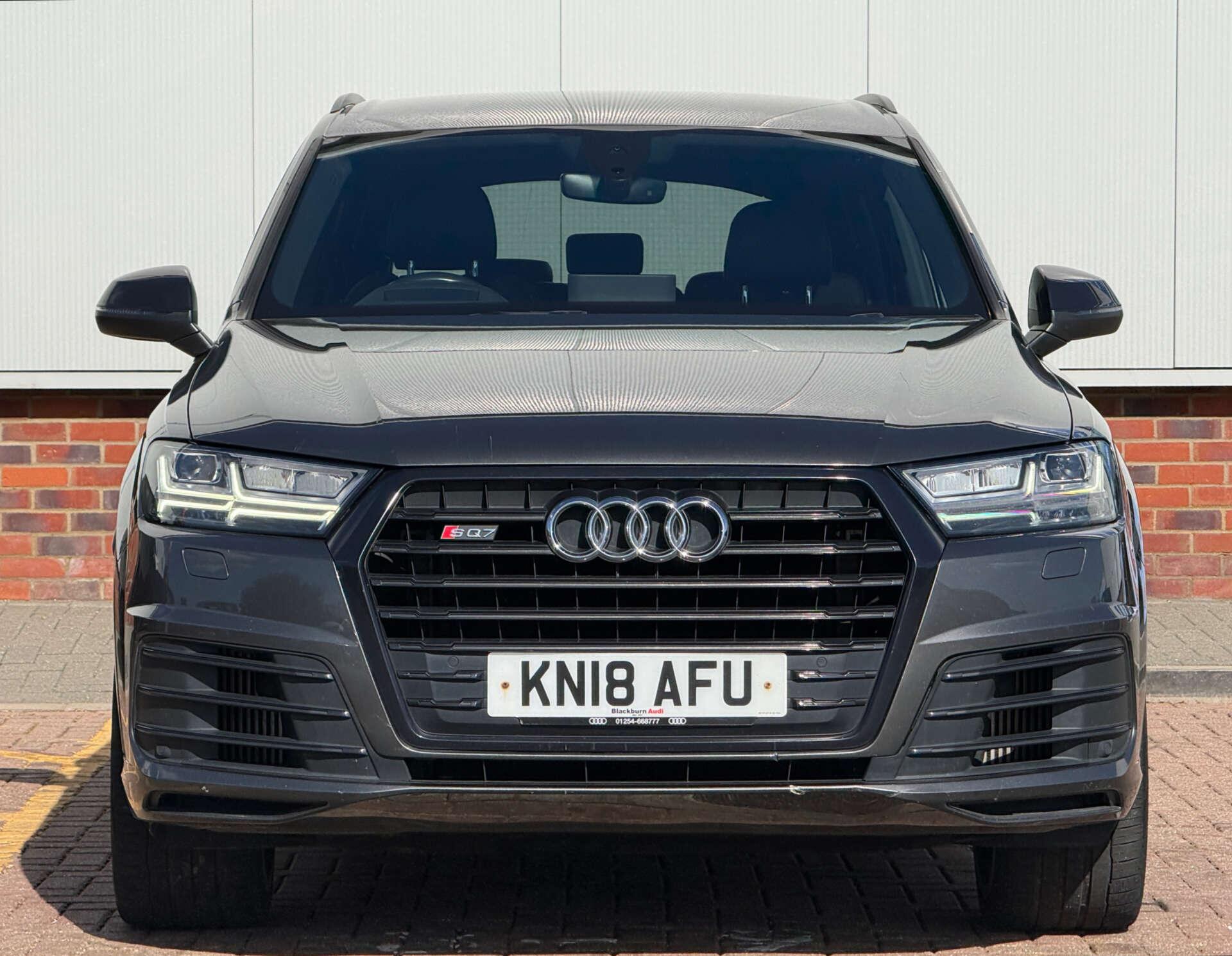 Audi SQ7 view 2