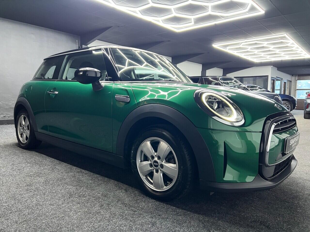 Mini Hatch view 16