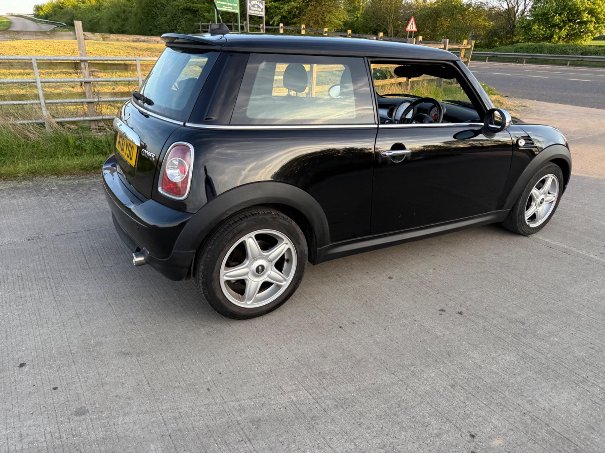 MINI Hatch 1.6 Cooper Euro 5 (s/s) 3dr — photo 25 of 78