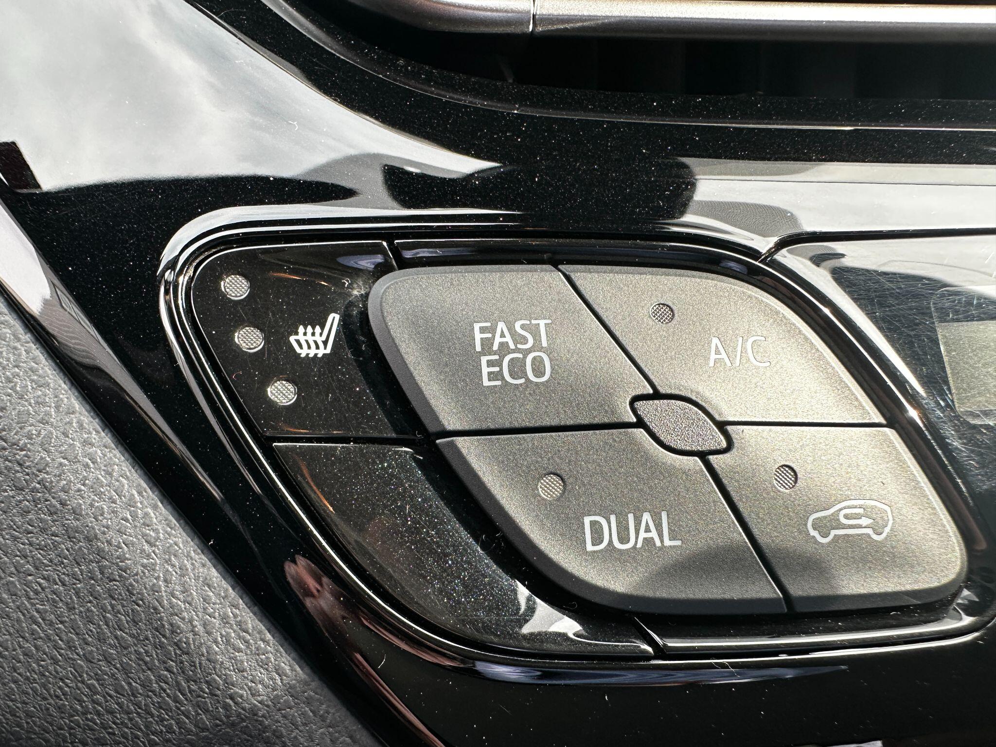 Toyota C-HR view 24
