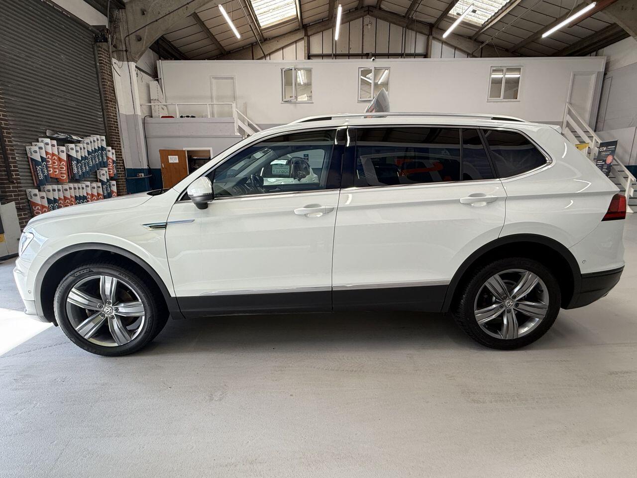 Volkswagen Tiguan Allspace view 5