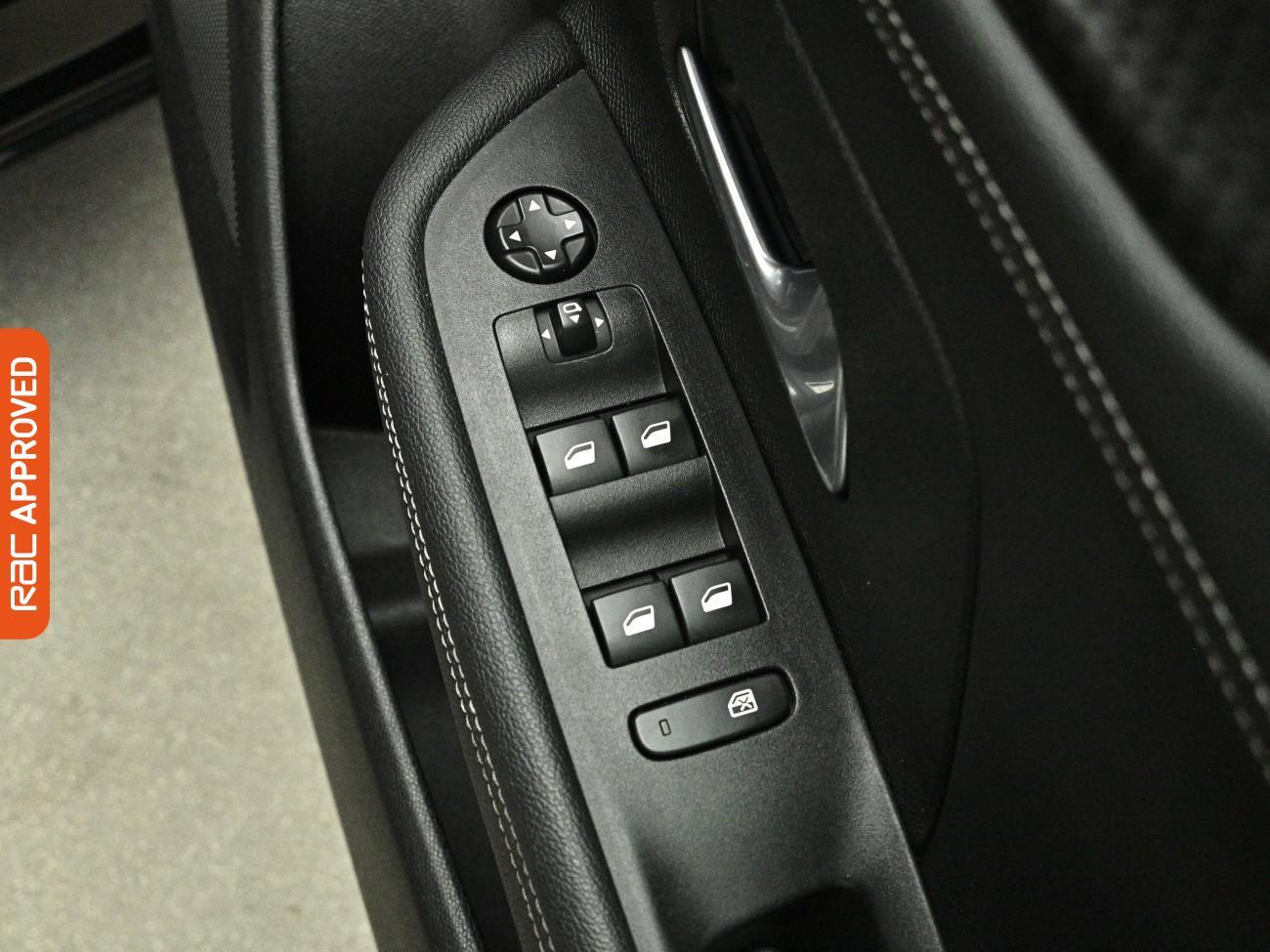 Vauxhall Mokka Electric view 25