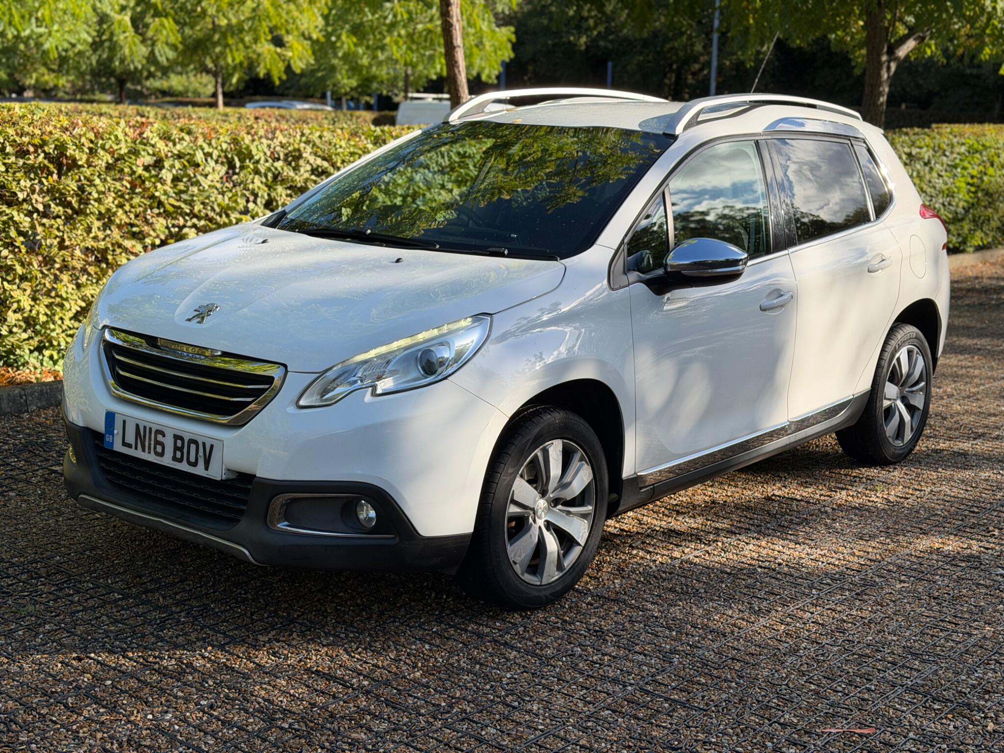 Peugeot 2008 view 16