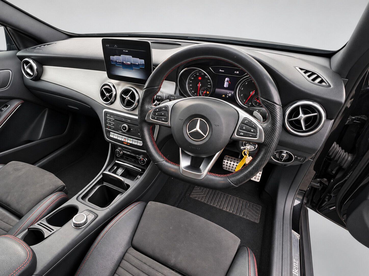 Mercedes-Benz Gla view 18