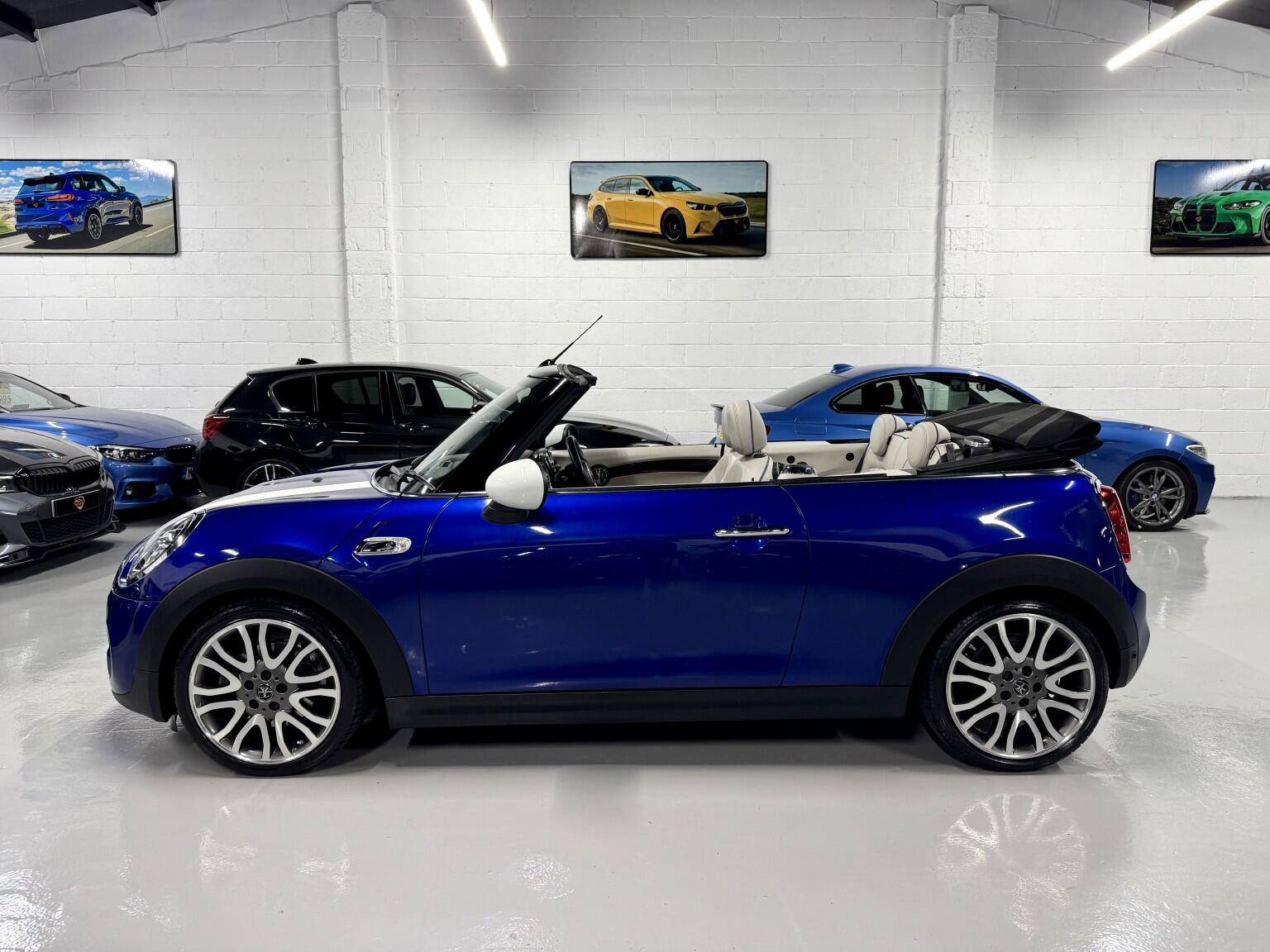 Mini Convertible view 23